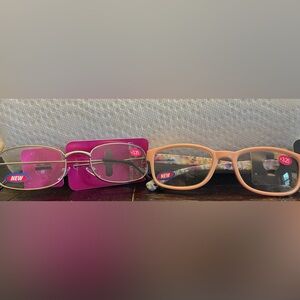 BRAND NEW READING GLASSES 🤓 
3.25 Strength  Women’s or Men’s 👓